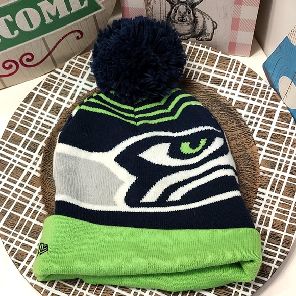 💙 EUC New Era Brand Unisex Use Seattle Seahawks Pom Pom Beanie, OSFM - Picture 6 of 6